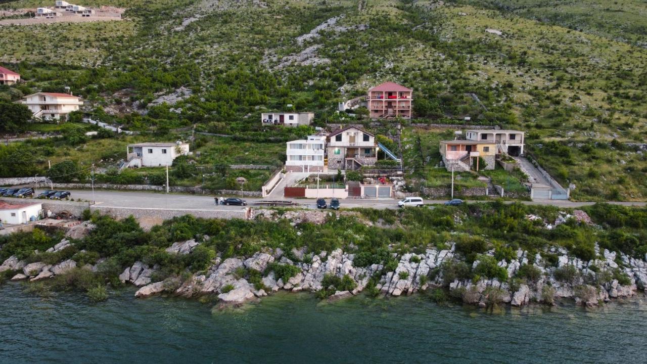 Гостевой дом Lakefront House *